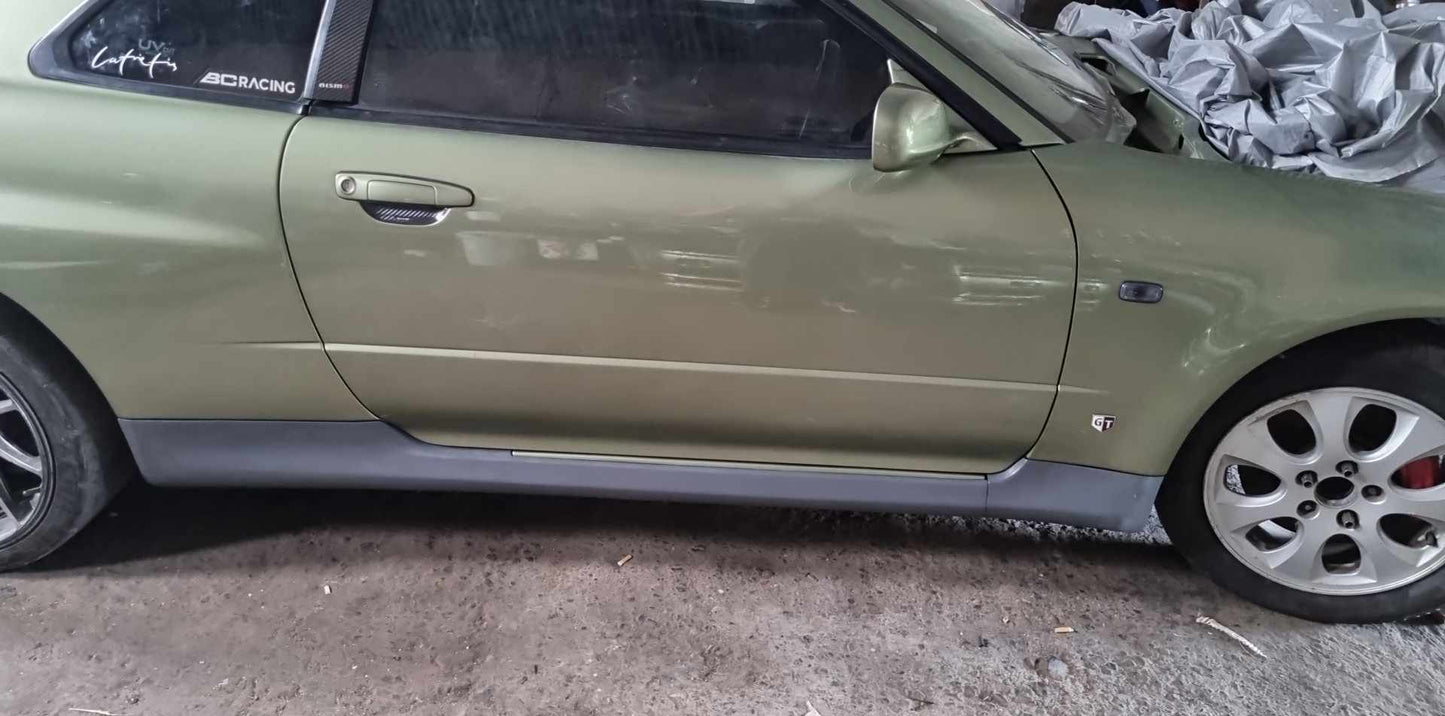 Nissan Skyline GT-R RH Side skirt BNR34 Replacement